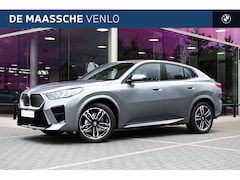 BMW iX2 - eDrive20 67kWh M Sport / Sportstoelen / M Adaptief onderstel / Parking Assistant / Adaptie