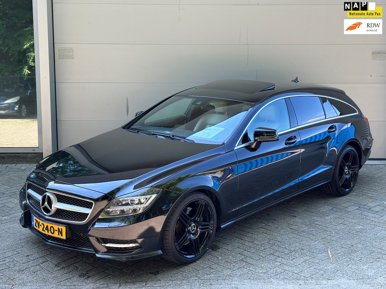 Mercedes-Benz CLS-klasse Shooting Brake - 350 CDI l Schuifdak l Automaat l Volleder l Camera l Volledig Dealer Onderhouden l - AutoWereld.nl