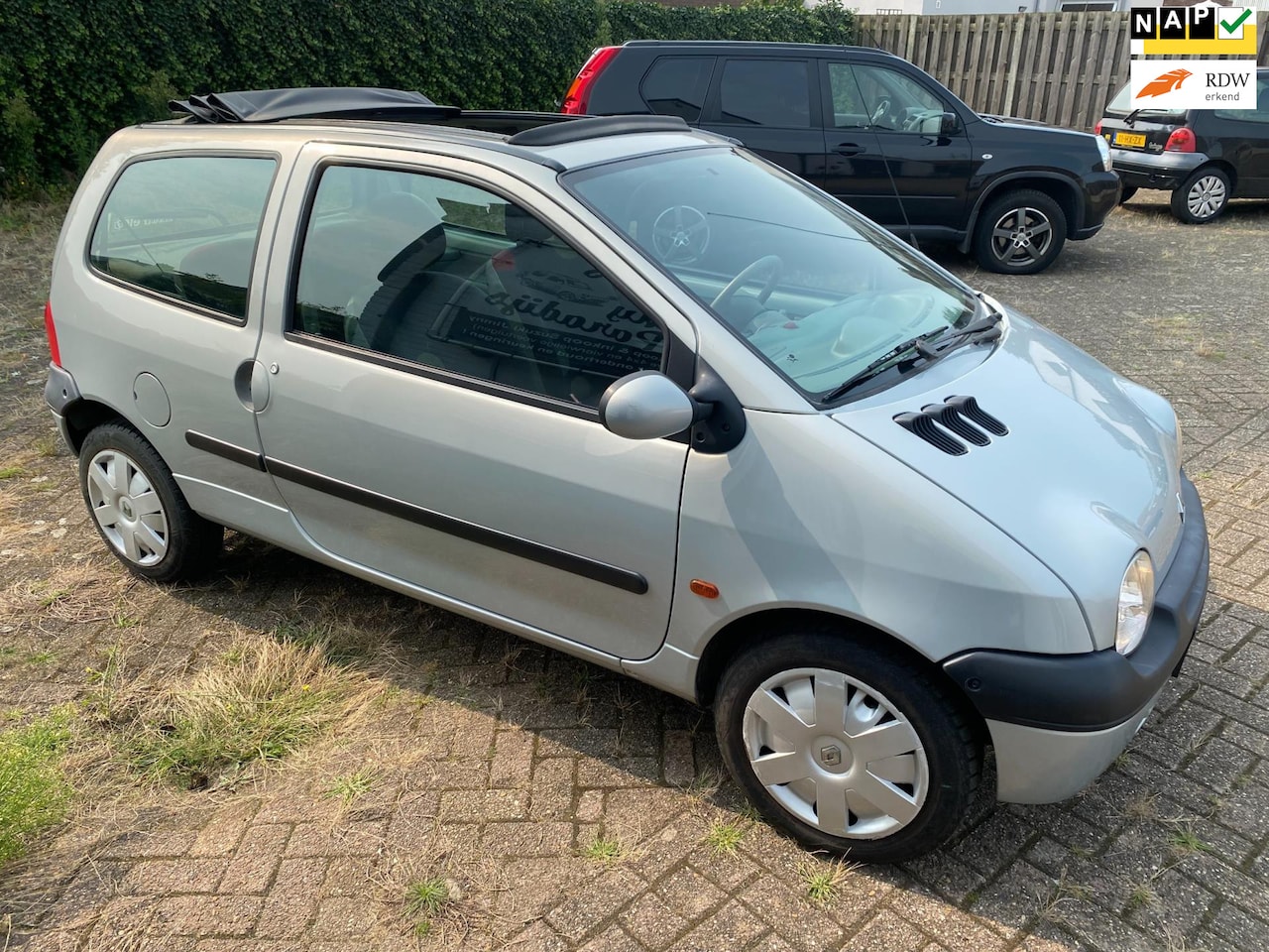 Renault Twingo - 1.2 Hélios 1.2 Hélios, zeer mooie Youngtimer met groot vouwdak en leuke prijs ! - AutoWereld.nl