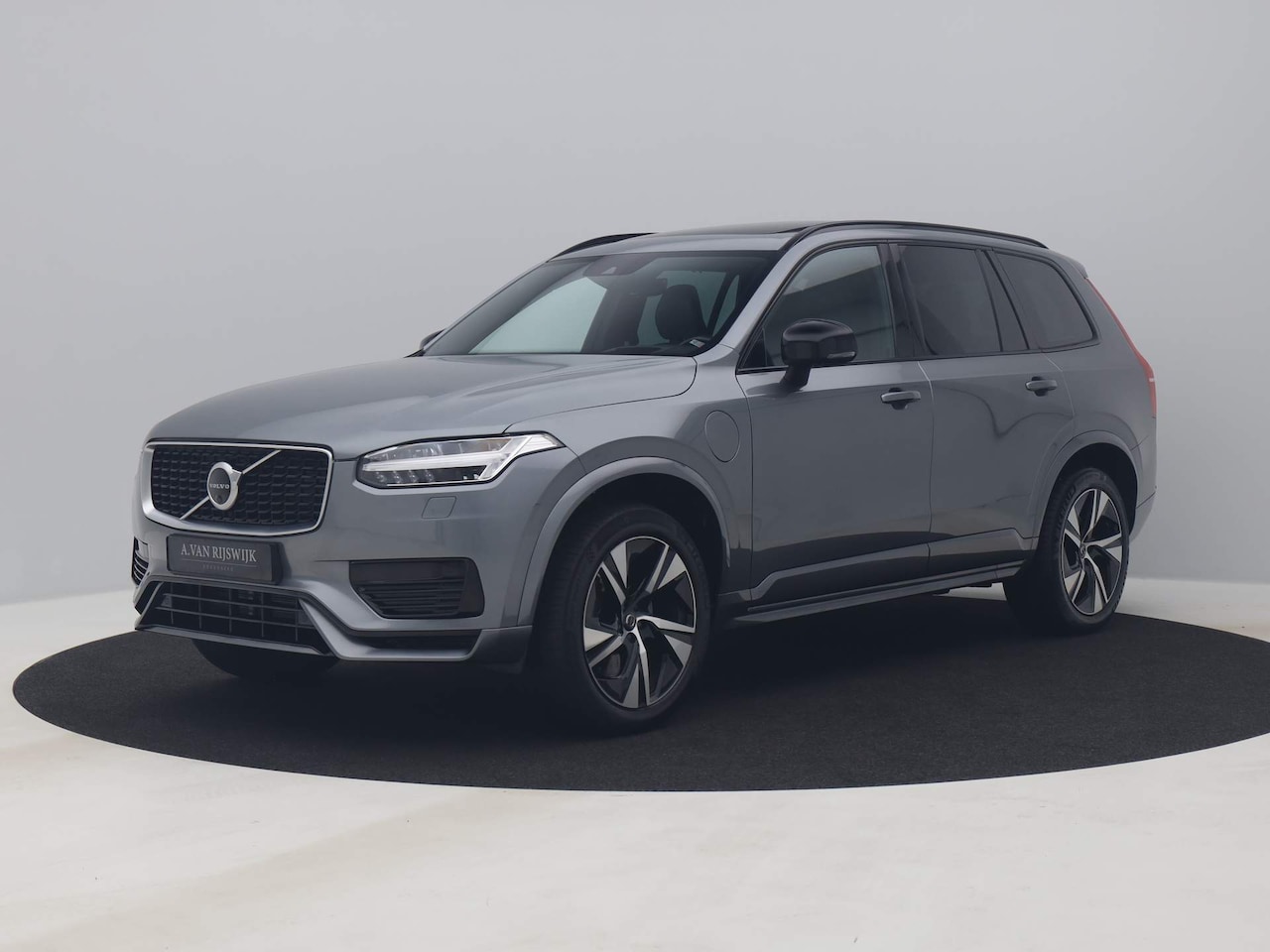 Volvo XC90 - 2.0 T8 Twin Engine AWD R-Design 7-Pers. | 360° | PANO | HUD | KEYLESS | TREKHAAK - AutoWereld.nl