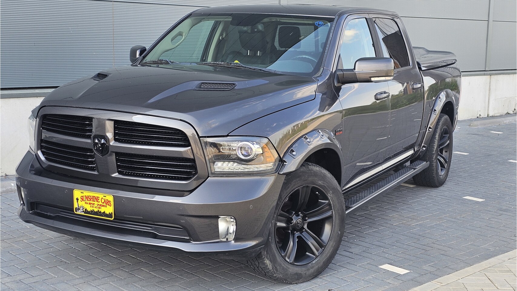 Dodge Ram 1500 - SPORT 4X4 CREW CAB. 5,7LTR V8 AUT. BLACK EDITION LAGE CATALOGUS WAARDE - AutoWereld.nl