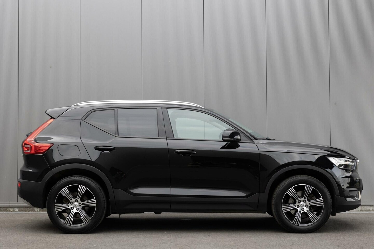 Volvo XC40 - B4 AWD Momentum Pro | H&K Audio | Keyless | Achteruitrijcamera | Elektrisch wegklapbare tr - AutoWereld.nl