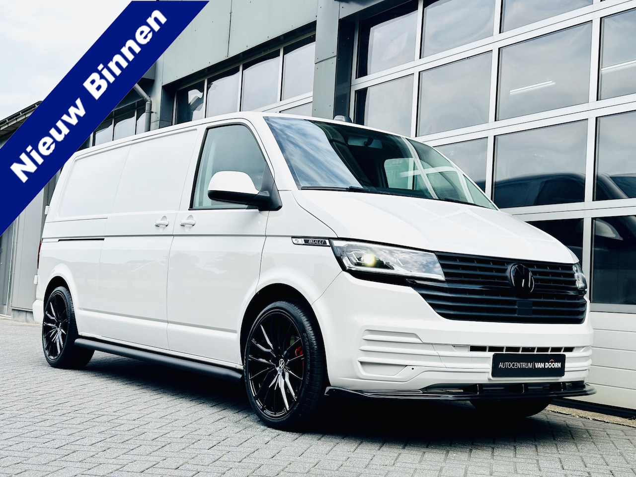 Volkswagen Transporter - 2.0 TDI 150pk | DSG Aut. | Lang | Black Edition | Spoilerset | Navigatie | Adaptive Cruise - AutoWereld.nl