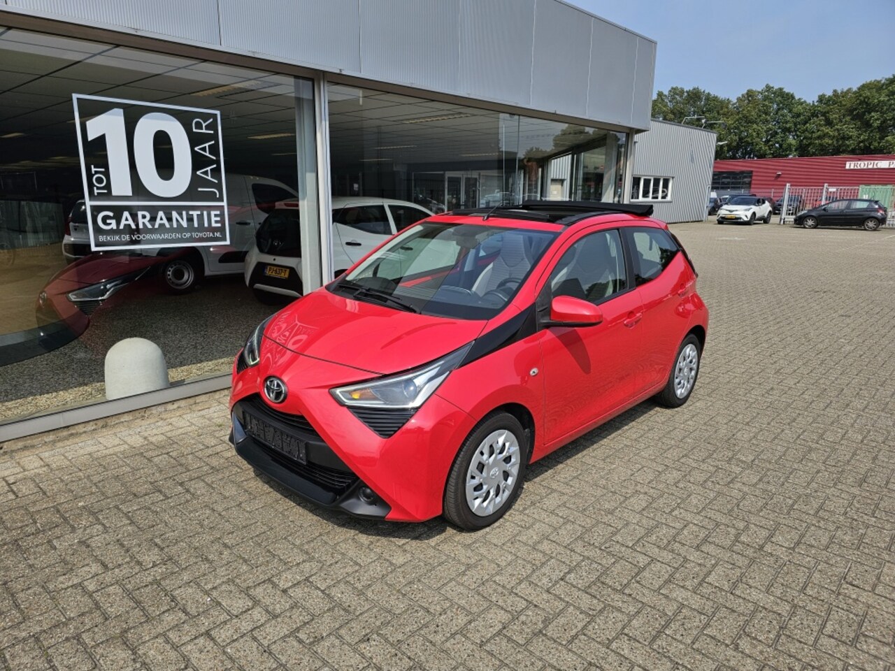 Toyota Aygo - 1.0 x-play cabrio NLauto | Dealeronderhouden - AutoWereld.nl