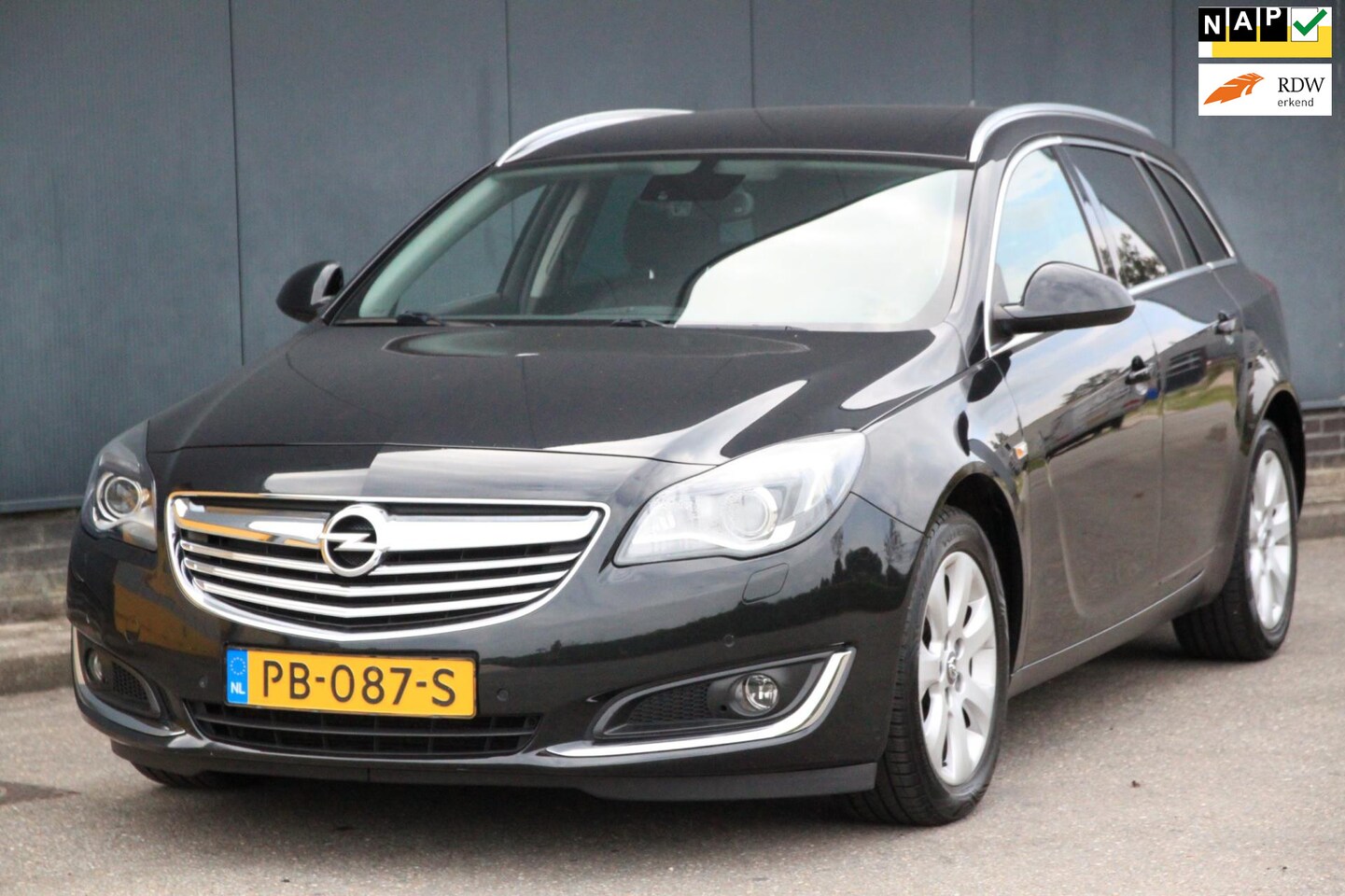 Opel Insignia Sports Tourer - 1.6 T Cosmo Xenon/Navigatie/Parkeersensor v,a/Stoelverwarming - AutoWereld.nl