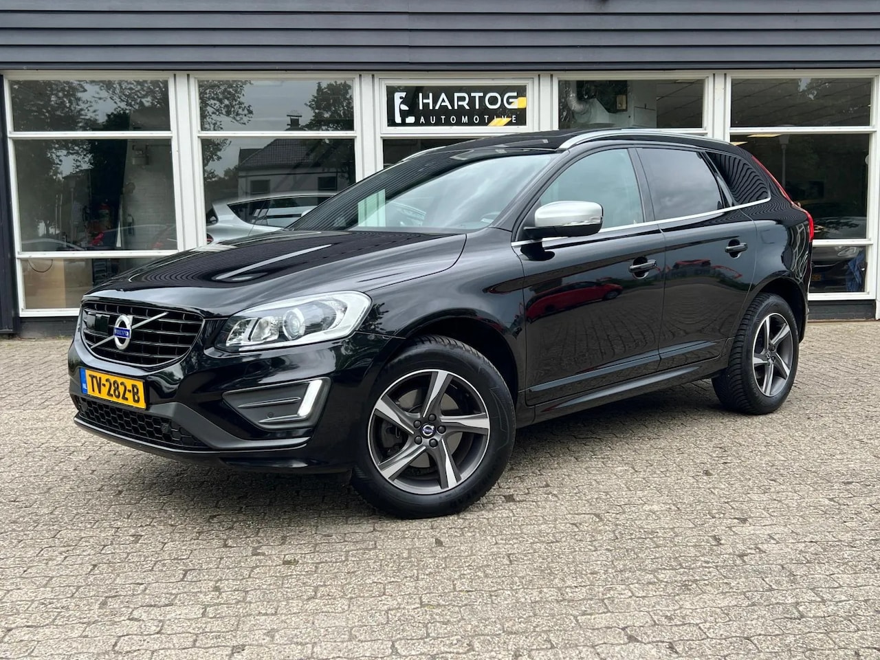 Volvo XC60 - 2.0 D3 FWD R-Design | Autm | Pano | Xenon | - AutoWereld.nl