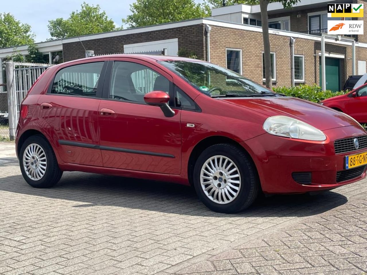 Fiat Grande Punto - 1.4-16V Dynamic-Airco-6 versn.-NAVI-Trekhaak - AutoWereld.nl