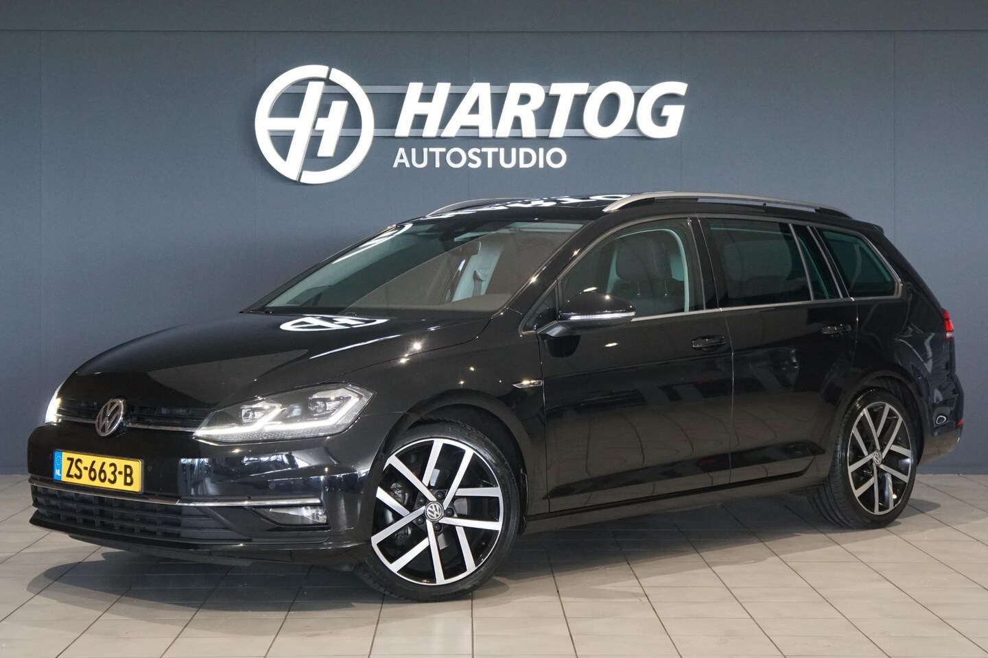 Volkswagen Golf Variant - 1.5 TSI Highline 150PK + VIRTUAL COCKPIT / PANORAMA / ADAPTIEVE CRUISE - AutoWereld.nl