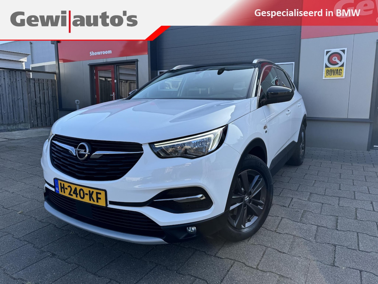 Opel Grandland X - 1.2 Turbo 120 Jaar Edition 1.2 Turbo 120 Jaar Edition - AutoWereld.nl