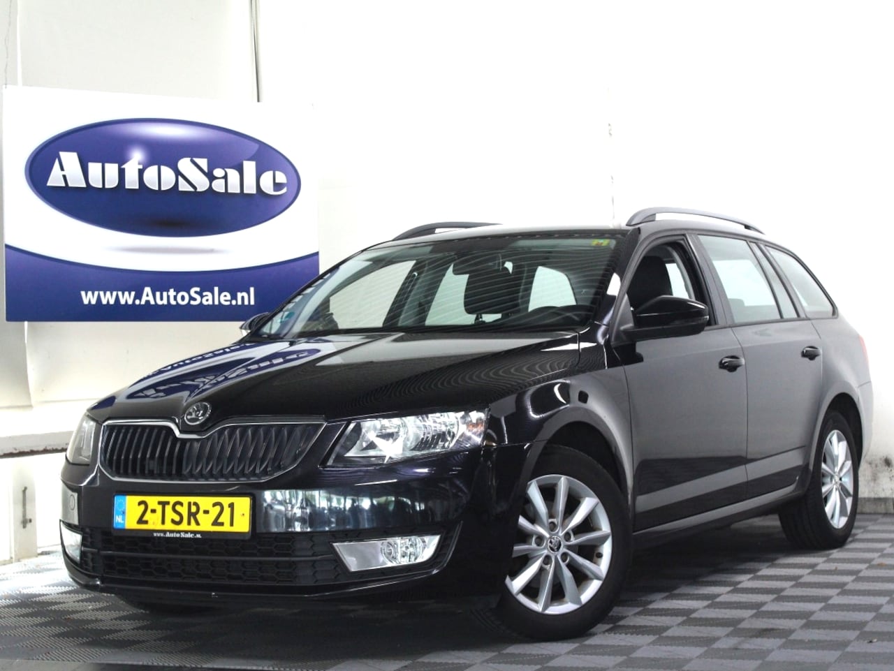 Skoda Octavia Combi - 1.2 TSI Greentech Ambition 2eEIG NAV BT STOELVW CRUISE PDC '14 - AutoWereld.nl