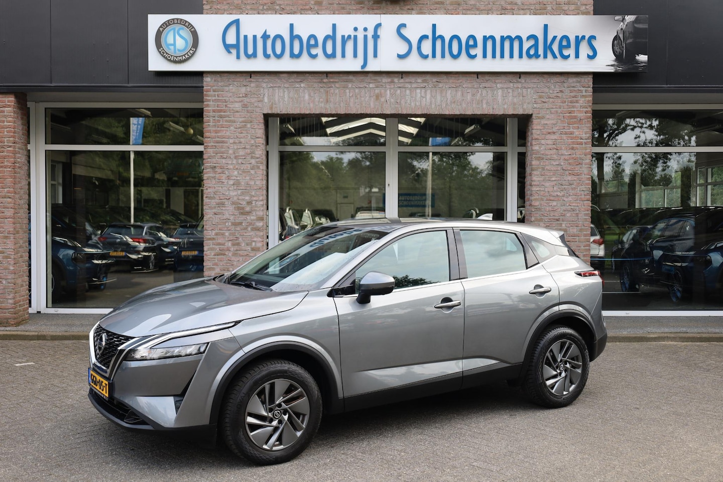 Nissan Qashqai - 1.3 MHEV 360CAMERA STOELVERWARMING DODEHOEK DAB CARPLAY GSM-LADER 17"LMV CLIMA PDC DEALER- - AutoWereld.nl