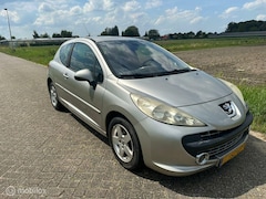 Peugeot 207 - 1.4-16V XS Pack