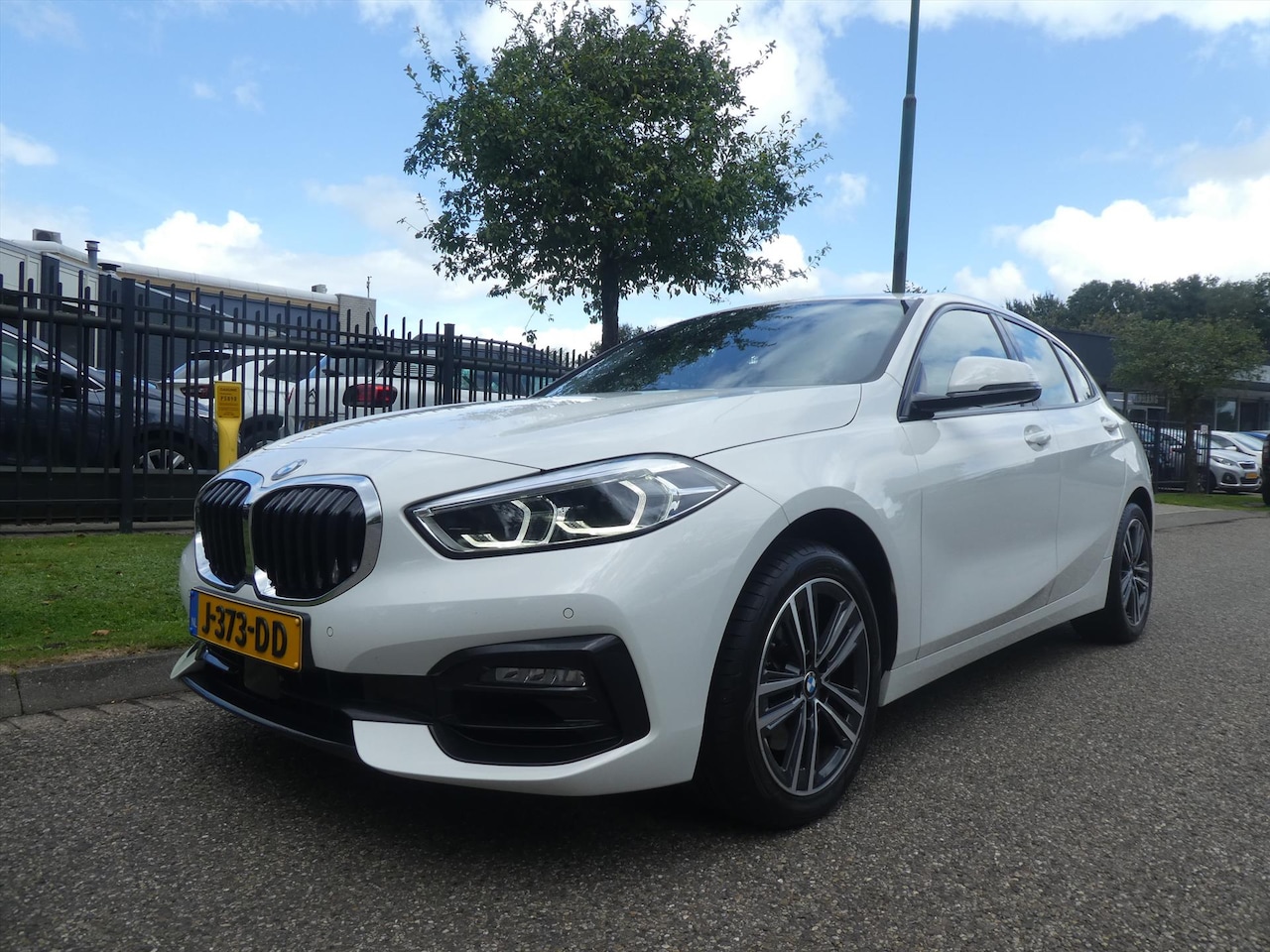 BMW 1-serie - (f40) 118i 140pk Corporate Executive Clima Navi Xenon - AutoWereld.nl