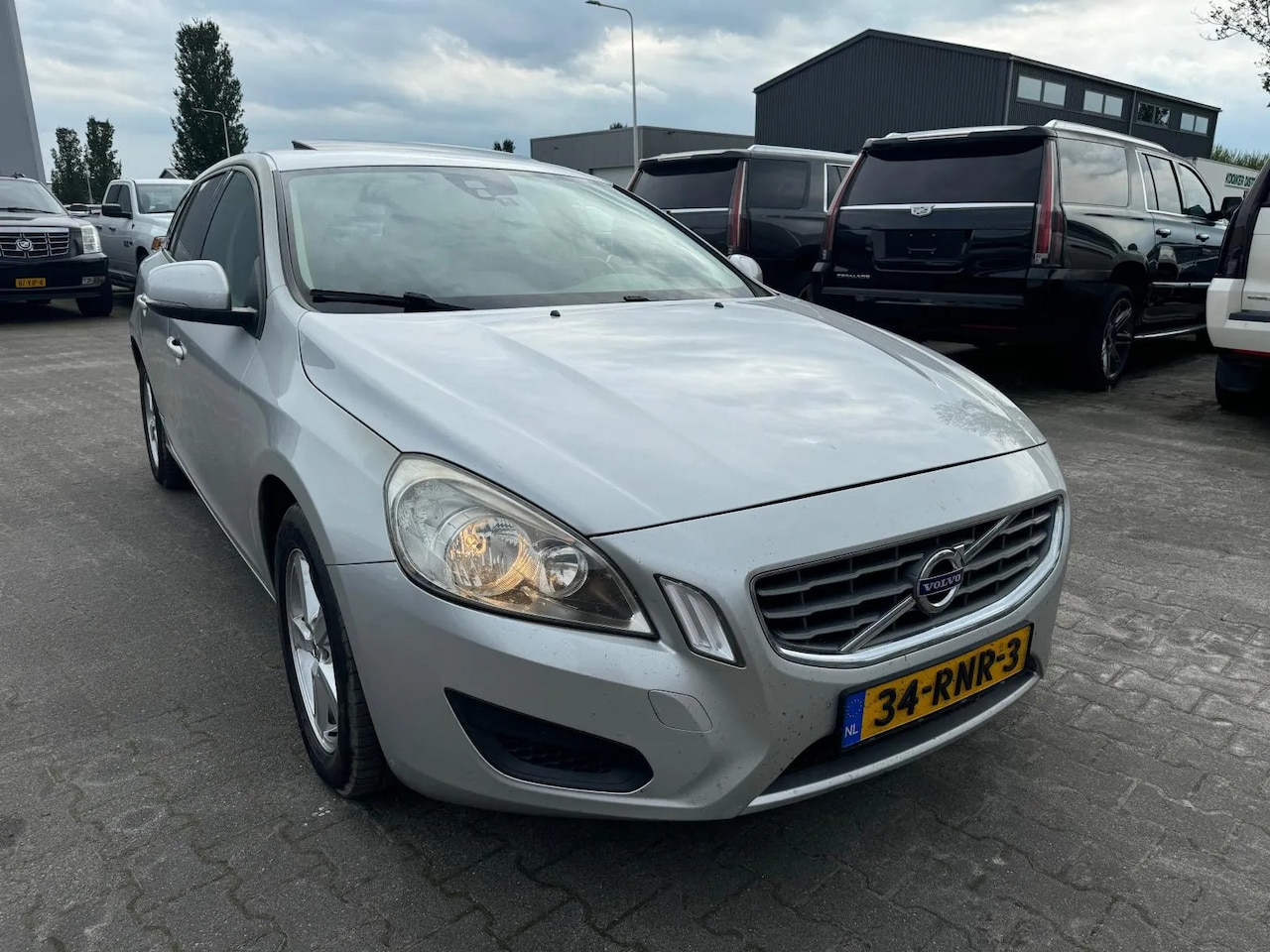 Volvo V60 - 2.0 D3 2011 Schuifdak Handgeschakeld Grijs EX BPM - AutoWereld.nl