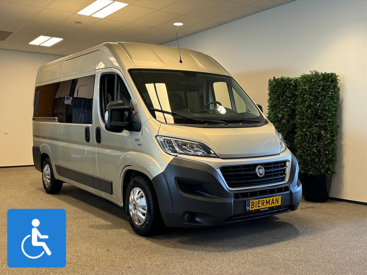 Fiat Ducato - L2H2 Rolstoelbus - Rolstoel voorin - AutoWereld.nl