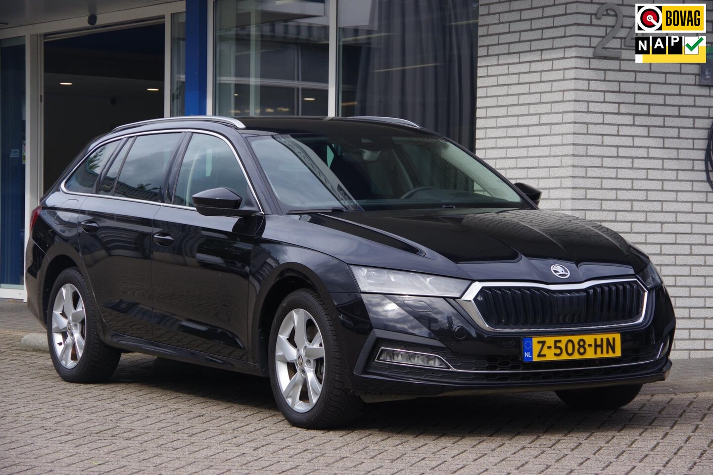 Skoda Octavia Combi - 1.4 TSI Hybrid Automaat Navigatie App-connect Achteruitrijcamera - AutoWereld.nl