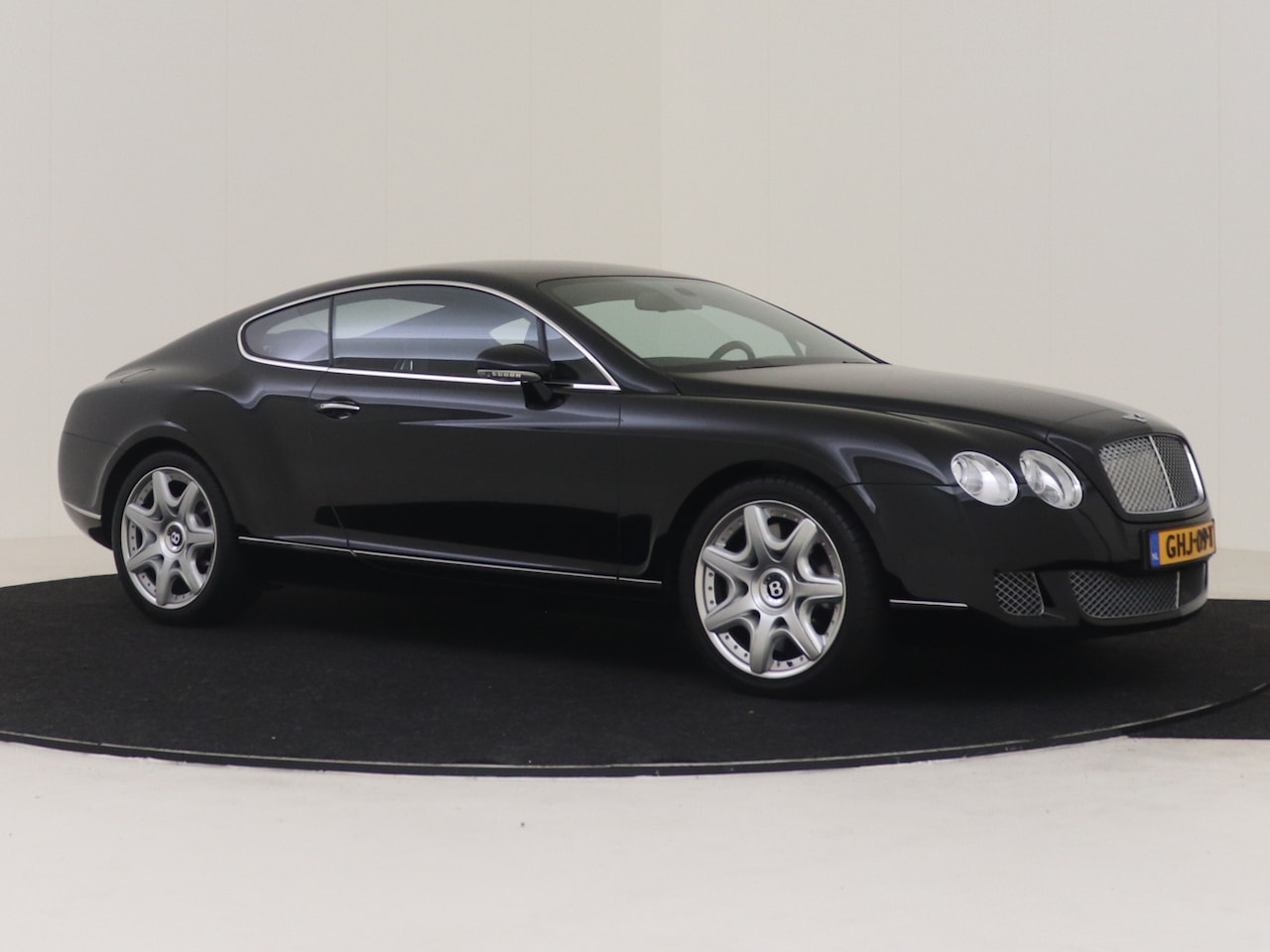 Bentley Continental GT - 6.0 W12 YOUNGTIMER LEDEREN BEKLEDING / DASHBOARD / HEMEL 20 INCH VELGEN LUCHTVERING MASSAG - AutoWereld.nl