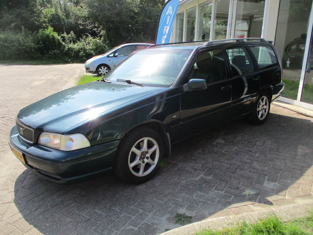 Volvo V70 - 2.5 Comfort-Line Automaat. Kan direct mee! - AutoWereld.nl