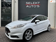 Ford Fiesta - 1.6 ST2 182 Pk Navigatie/Cruise/Climate/Stoelverwarming/LED/Recaro/Bluetooth/18 Inch/USB/A