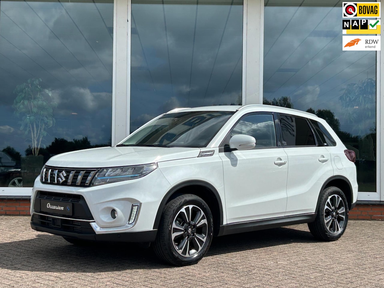 Suzuki Vitara - 1.4 Boosterjet Style Smart Hybrid - Navi - Leder - Camera - PDC - AutoWereld.nl