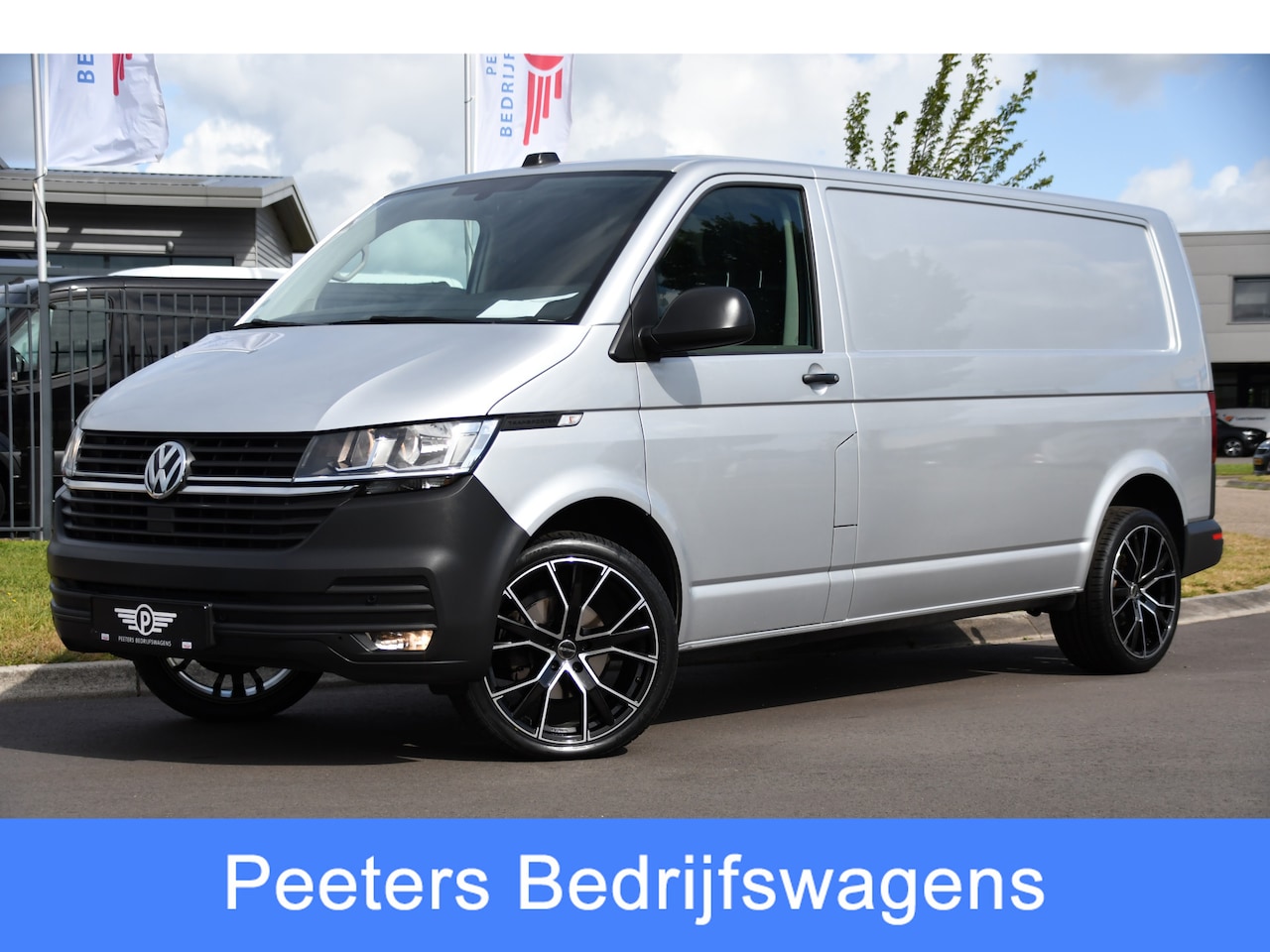 Volkswagen Transporter - 2.0 TDI L2H1 PB Edition Adaptieve Cruise, Camera, Carplay, 150pk , Automaat, Sensoren, Tre - AutoWereld.nl