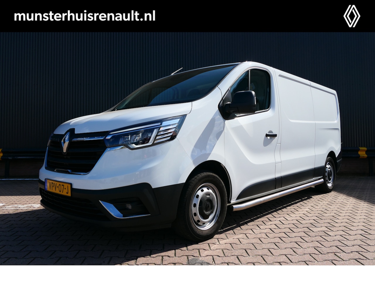 Renault Trafic - 2.0 dCi 110 T30 L2H1 Work Edition - Trekhaak, Navi, Allseasons - AutoWereld.nl