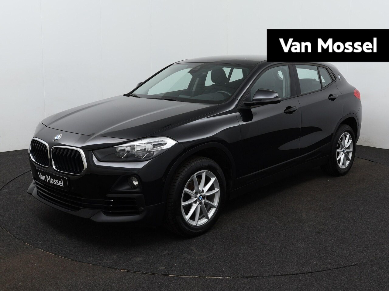 BMW X2 - sDrive18i Executive | Climate control | Navigatie | Leder | LMV | Parkeer sensoren | - AutoWereld.nl