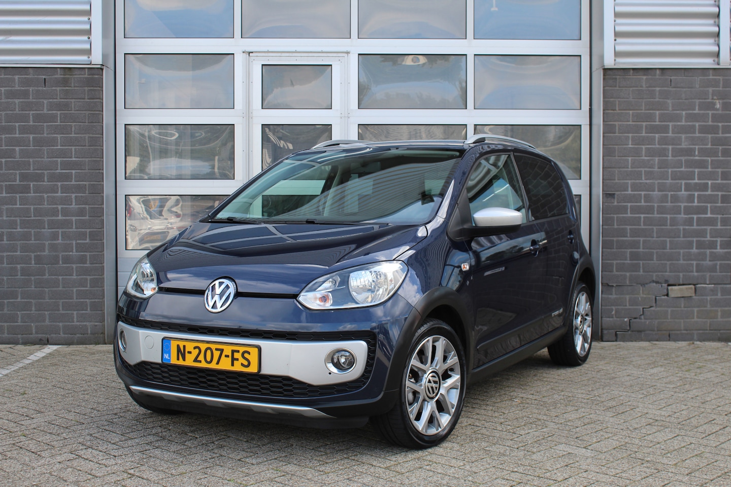 Volkswagen Up! - 1.0 Cross up! BlueMotion 75 PK / Stoelverwarming / Airco - AutoWereld.nl