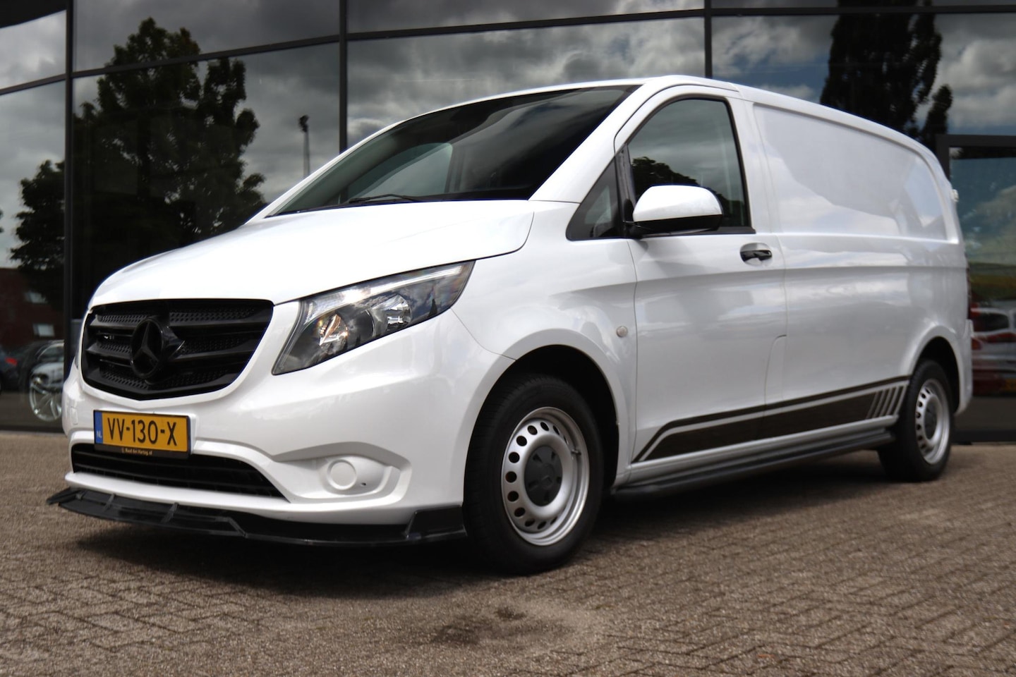 Mercedes-Benz Vito - 109 CDI | DAB | BLUETOOTH | SIDE-BARS | TREKHAAK - AutoWereld.nl