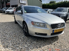 Volvo V70 - 2.4 D5 Momentum, leer, trekhaak,