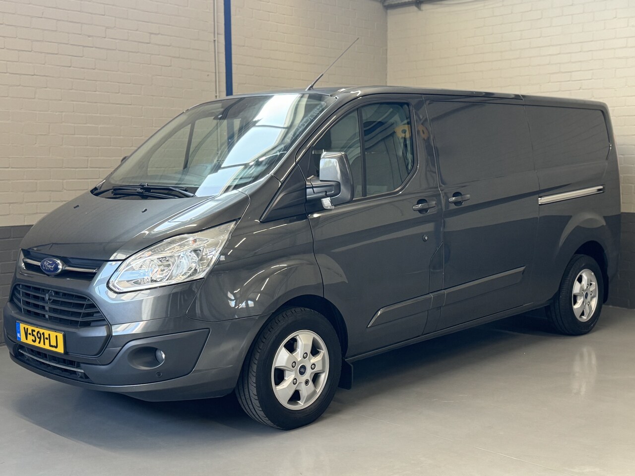 Ford Transit Custom - 2.0 TDCI L2H1 Limited Automaat 130pk - AutoWereld.nl