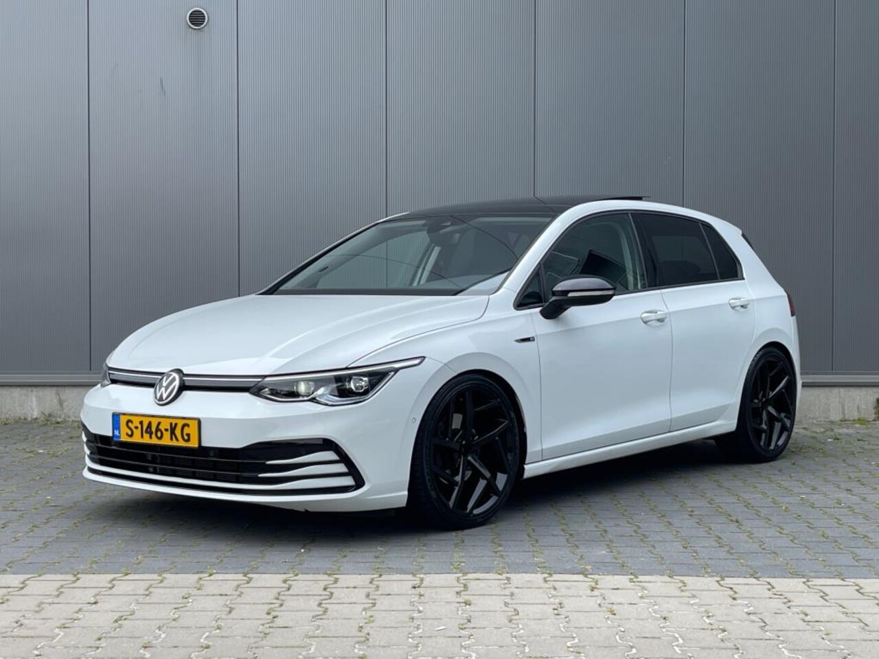 Volkswagen Golf - 1.5 eTSI R-Line Business | Panoramadak | ACC | Automaat - AutoWereld.nl