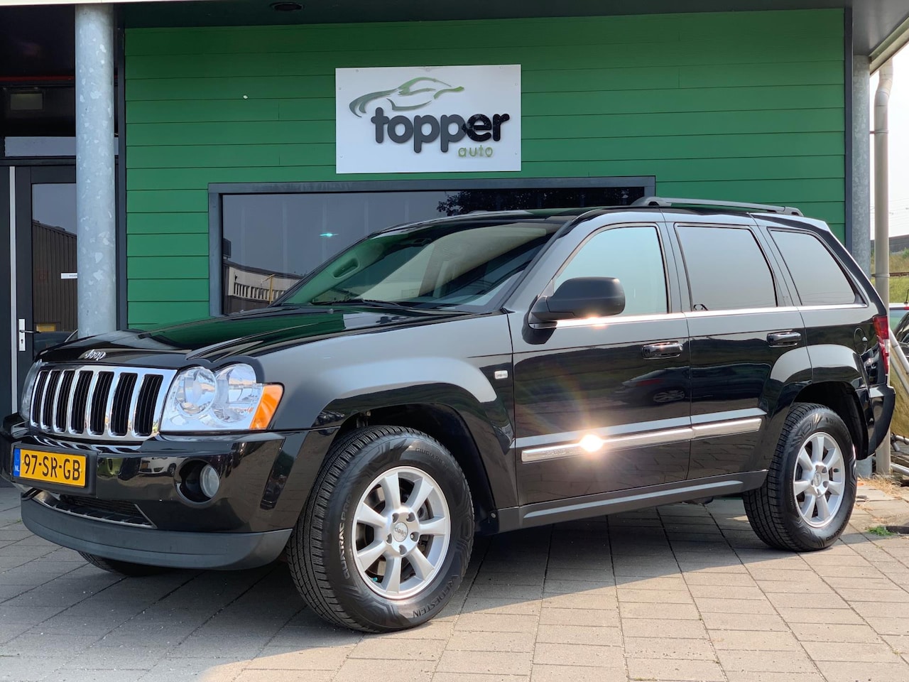 Jeep Grand Cherokee - 4.7 V8 Laredo / Navigatie / Trekhaak / - AutoWereld.nl