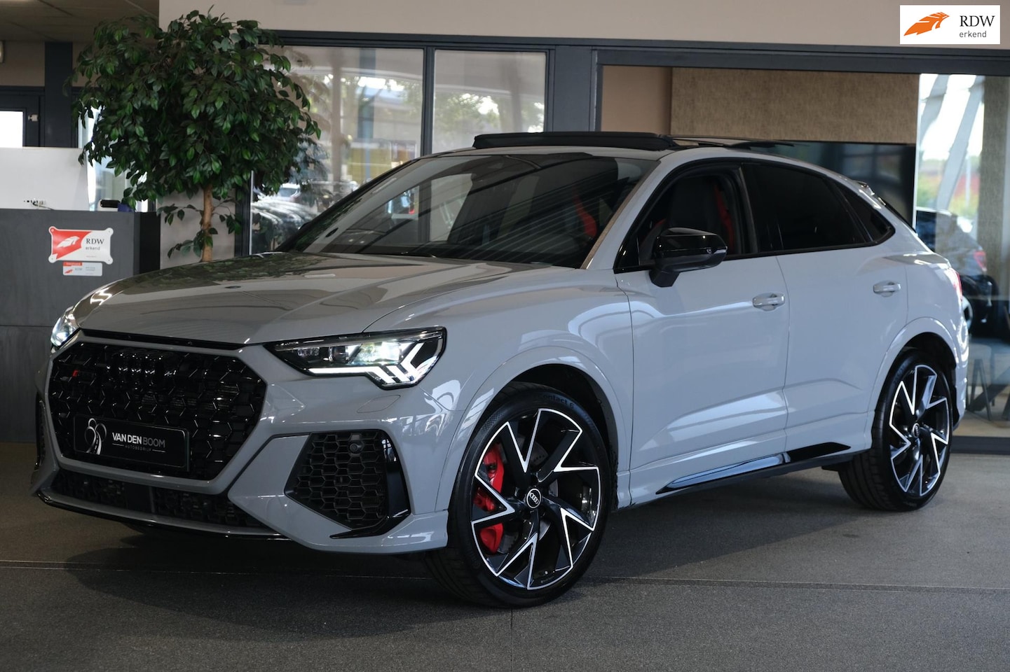 Audi Q3 Sportback - TFSI RS 400 PK Pano RS-Stoel Trek Led Ambiant Acc 360 Full - AutoWereld.nl