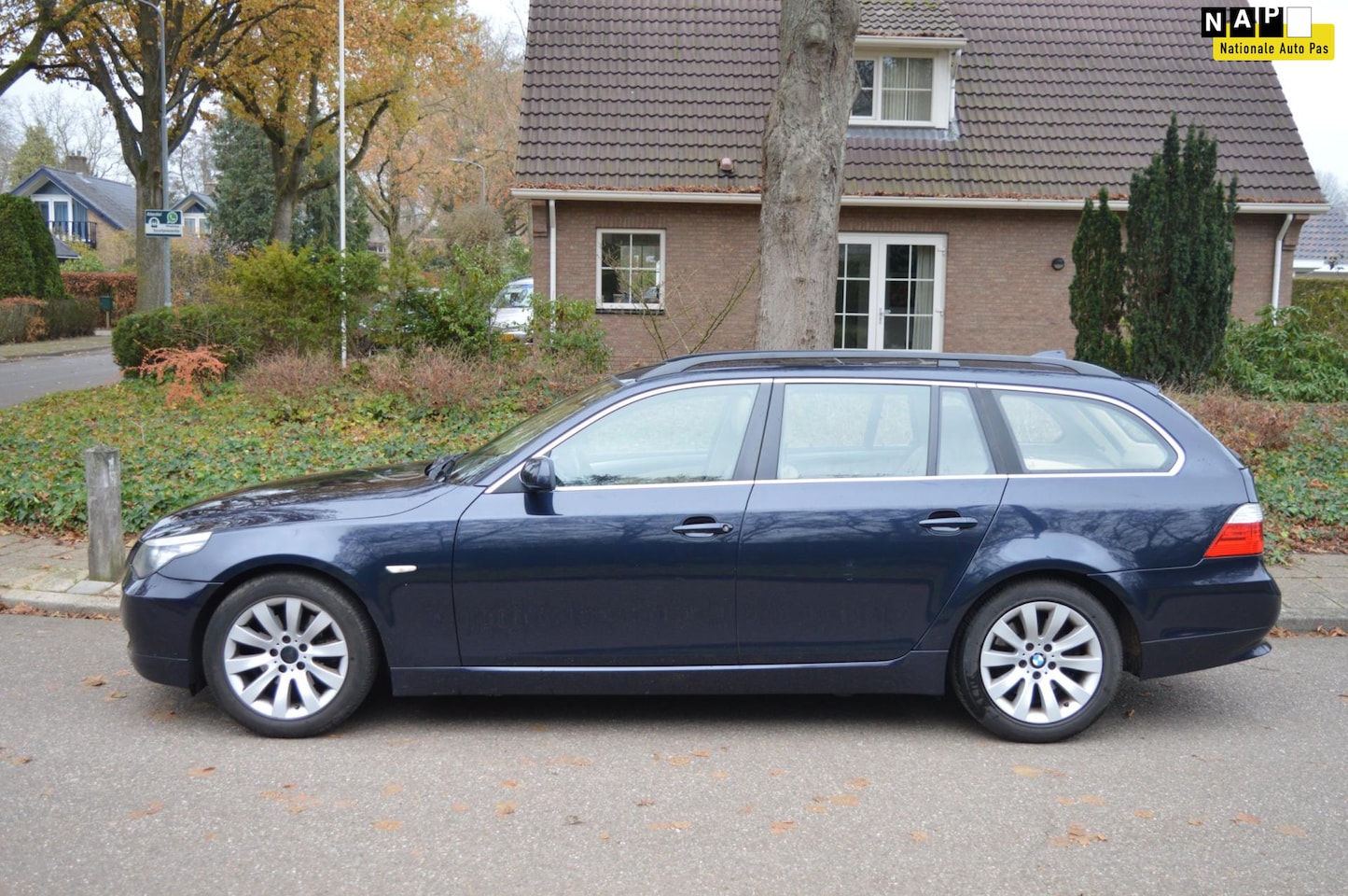 BMW 5-serie Touring - 520i Org NL/NAP/panorama/leer/navi - AutoWereld.nl