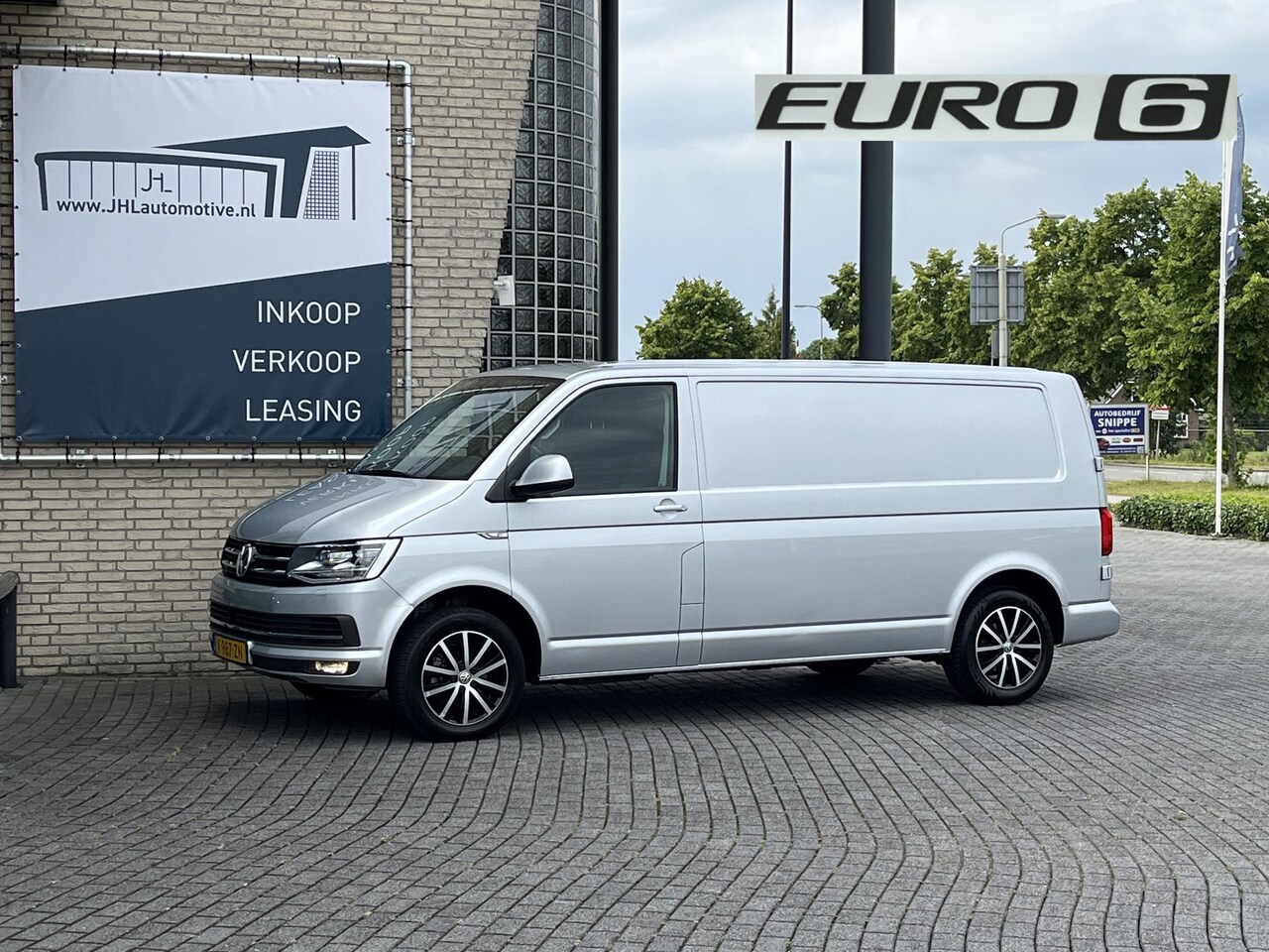 Volkswagen Transporter - 2.0 TDI L2H1 Highline*LED*DSG*ACC*HAAK*A/C*TEL*PDC - AutoWereld.nl