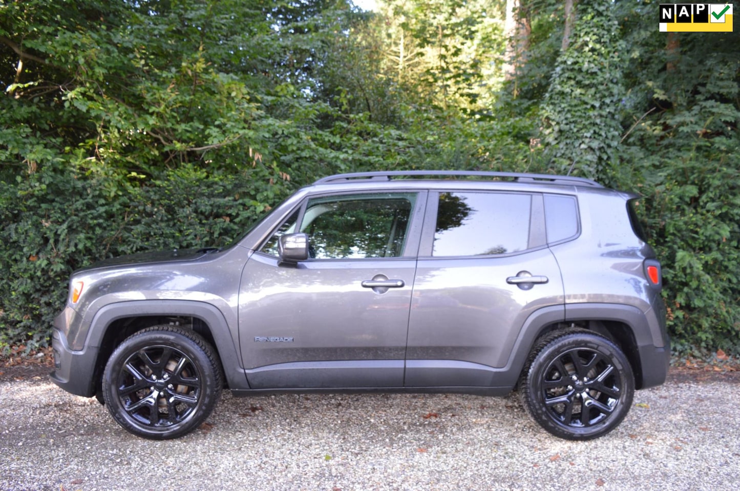 Jeep Renegade - 1.6 E-Torq Black Line Org NL/NAP/navi - AutoWereld.nl