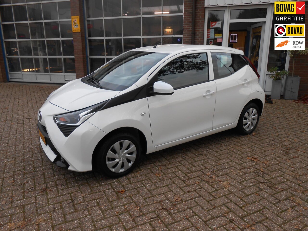 Toyota Aygo - 1.0 VVT-i x-JBL 1.0 VVT-i x-JBL - AutoWereld.nl