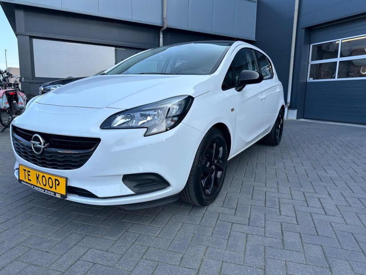 Opel Corsa - 1.2-16v BlackEdition 5drs. Navigatie - AutoWereld.nl