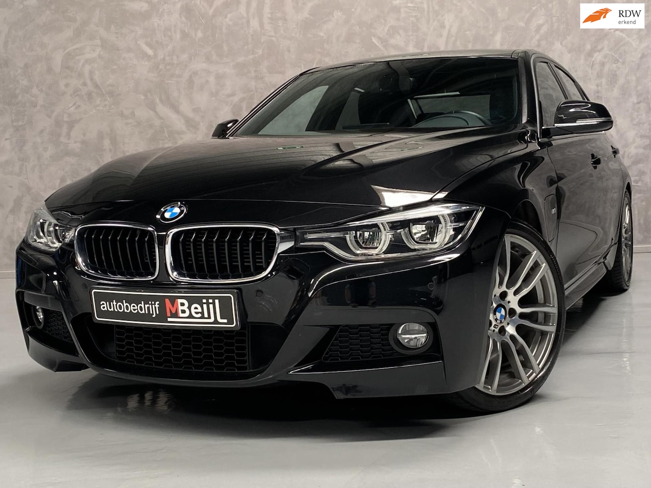 BMW 3-serie - 330e /M-Pakket /Leder /Stoelverwarming - AutoWereld.nl