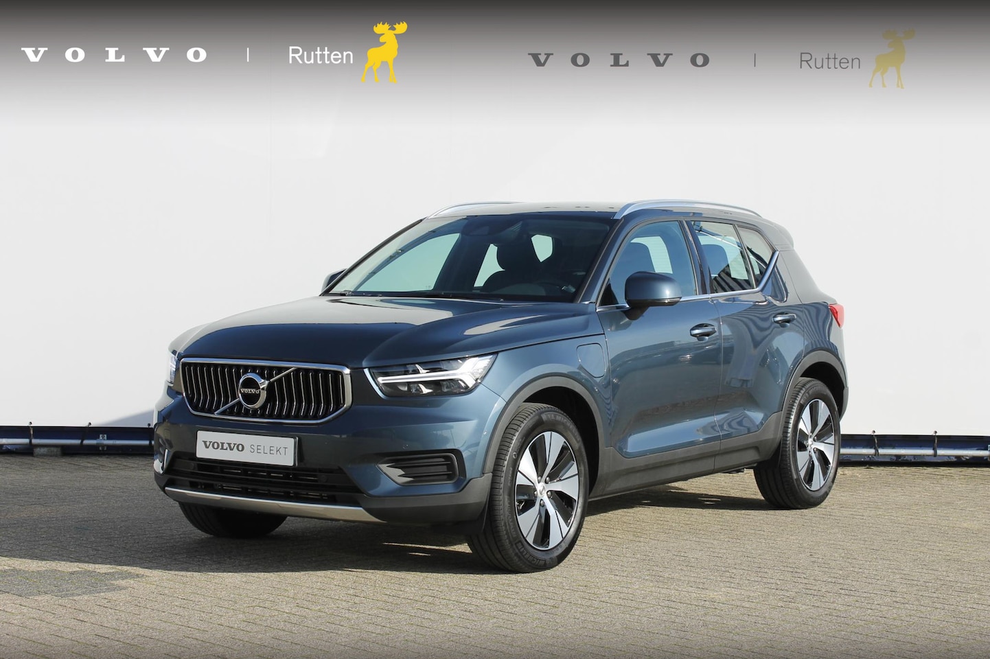 Volvo XC40 - T4 Recharge 211PK Automaat Inscription Navigatie / Cruise control / Standkachel / 18'' Lic - AutoWereld.nl