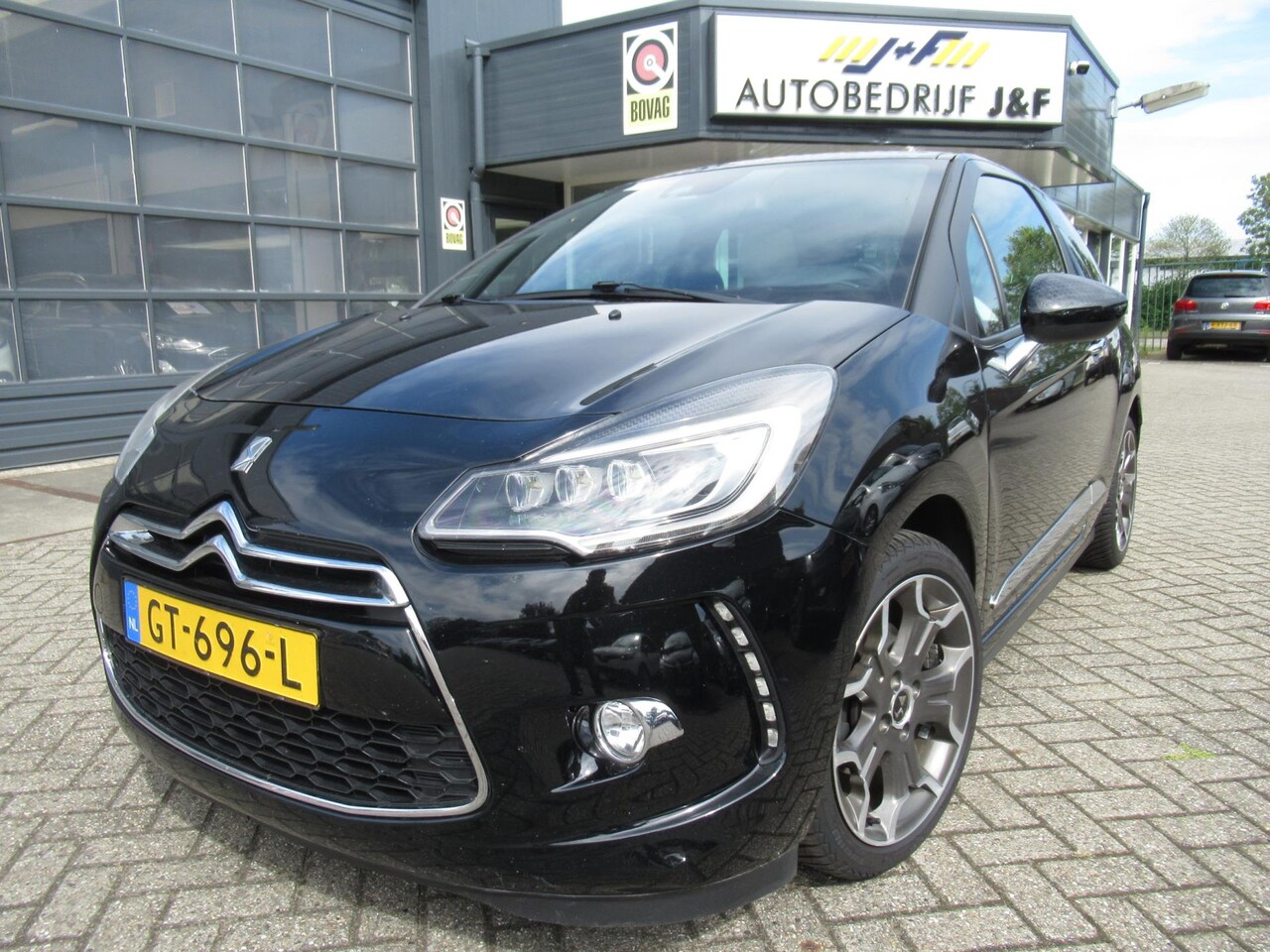 DS 3 - 1.6 THP Ultra Prestige / NAV/ Achteruitrijcamera / PDC / Stoelverwarming - AutoWereld.nl