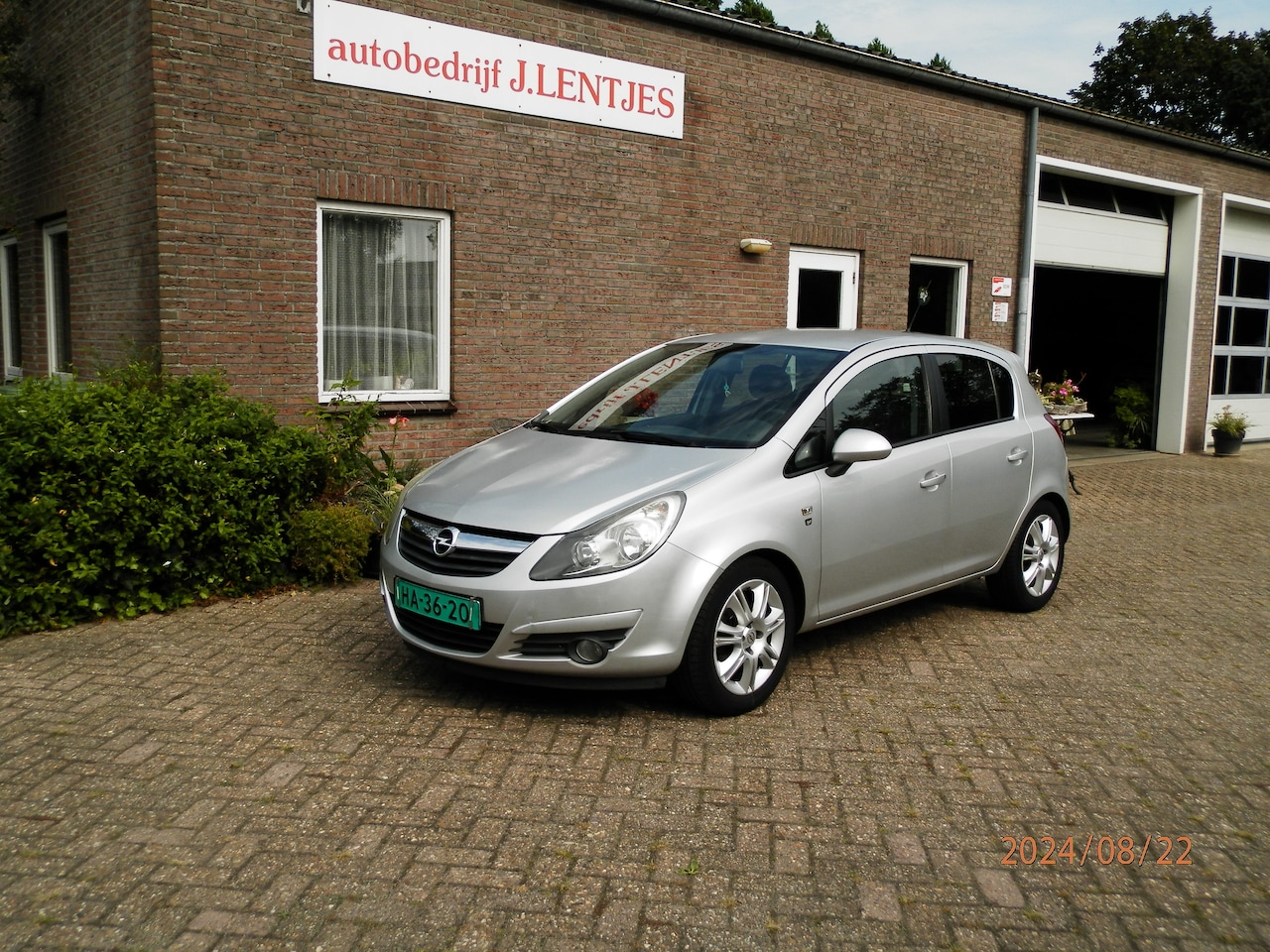 Opel Corsa - 1.2-16V '111' Edition airco  vijf deurs - AutoWereld.nl