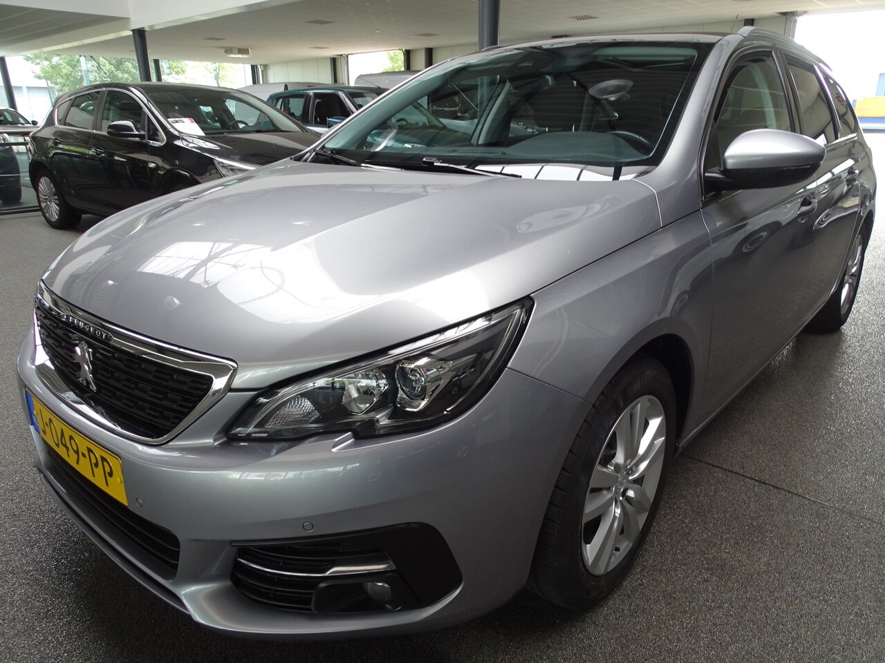 Peugeot 308 SW - 1.2 PureTech Executive, Pano, Cruise, Navi, PDC - AutoWereld.nl