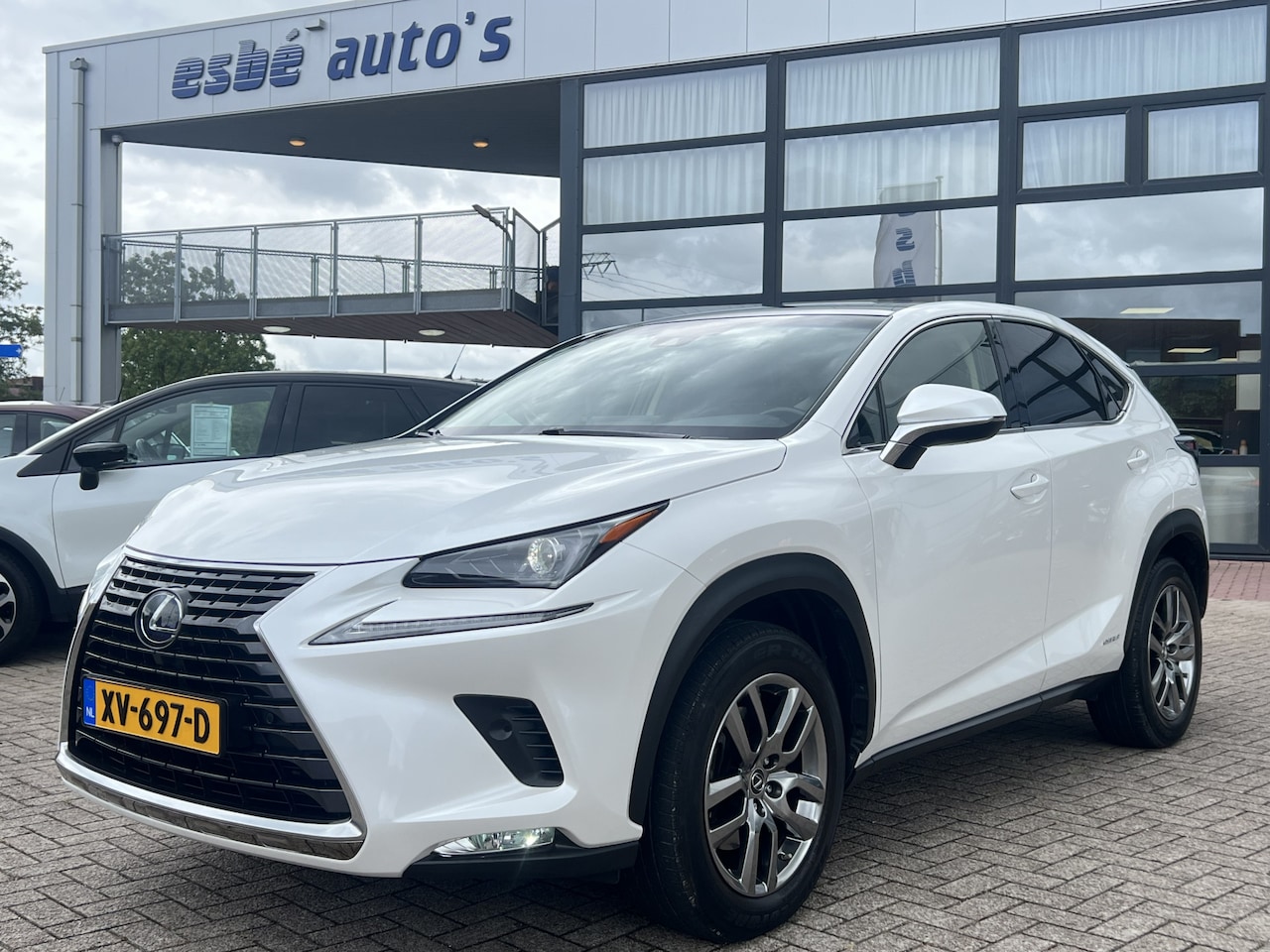 Lexus NX - 300h AWD Luxury Line Panoramadak Navigatie Adaptive Cruise Control Leder Carplay Elek Stoe - AutoWereld.nl