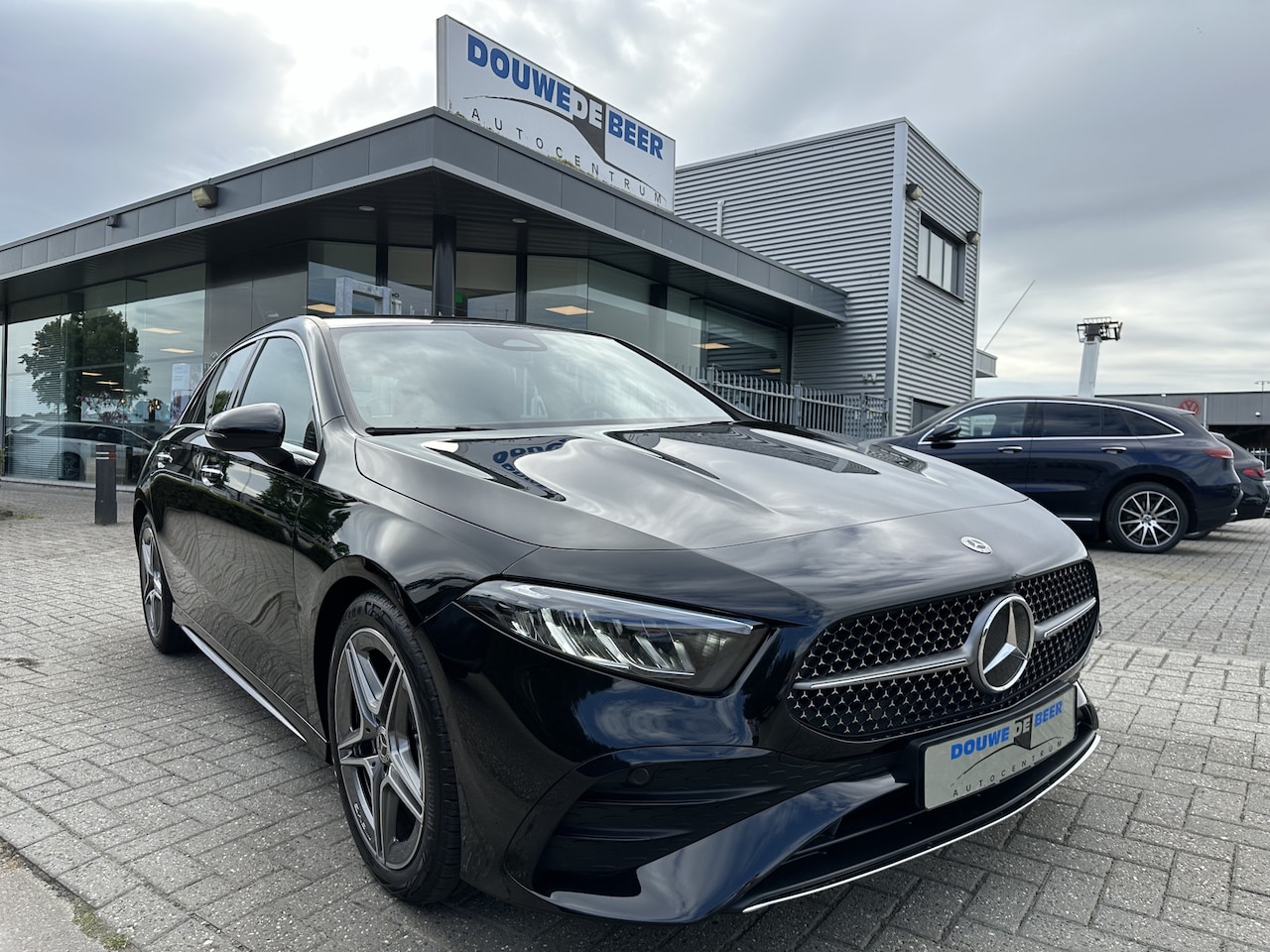 Mercedes-Benz A-klasse - 200 AMG Line Facelift sfeerverlichting|Distronic - AutoWereld.nl