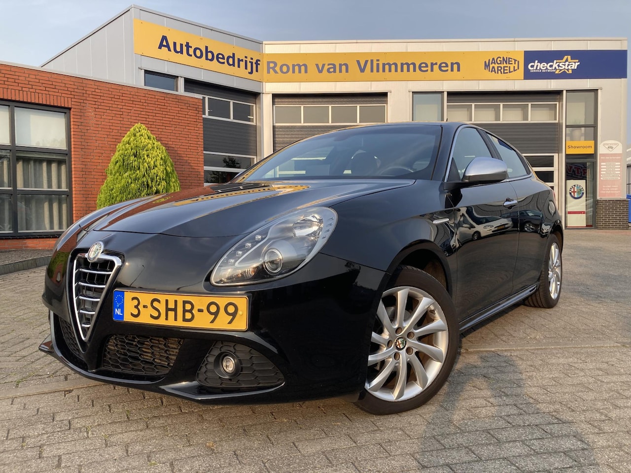 Alfa Romeo Giulietta - 1.6 JTDm Distinctive | 1e Eigenaar | Diesel met 142.407 km! | Origineel NL geleverd! | - AutoWereld.nl