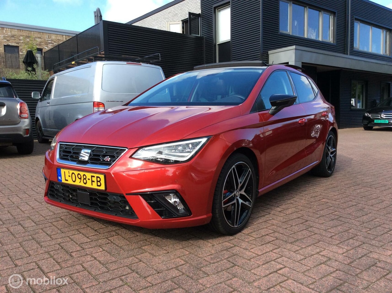 Seat Ibiza - 1.0 TSI FR Business Intense Navi Panoramadak 18" - AutoWereld.nl