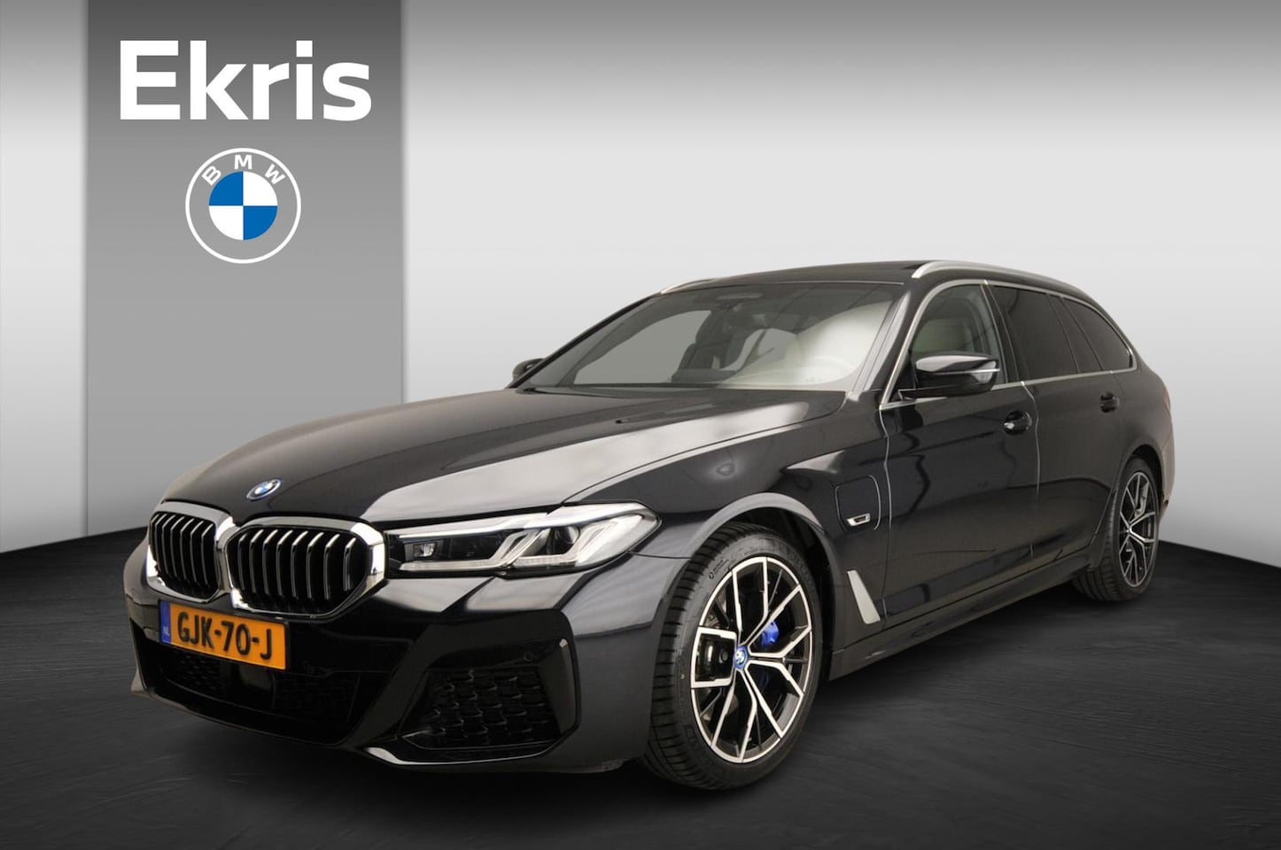 BMW 5-serie Touring - 530e xDrive | M-sportpakket | Laserlicht | Leder | HUD | Trekhaak | Schuifdak | Keyles go - AutoWereld.nl