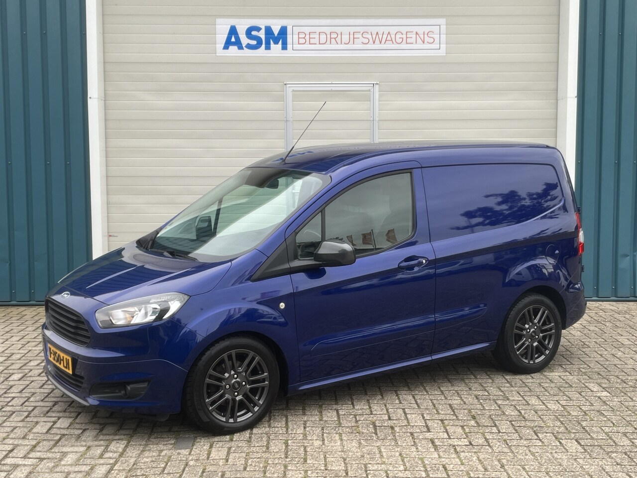 Ford Transit Courier - 1.5 96Pk TDCI Sport / Cruise / Airco / Schuifdeur / Navi / Trekhaak / Lease €221,- pm / Ap - AutoWereld.nl